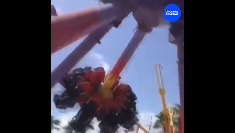 В Анталье рухнула корзина аттракциона с людьми: момент попал на видео