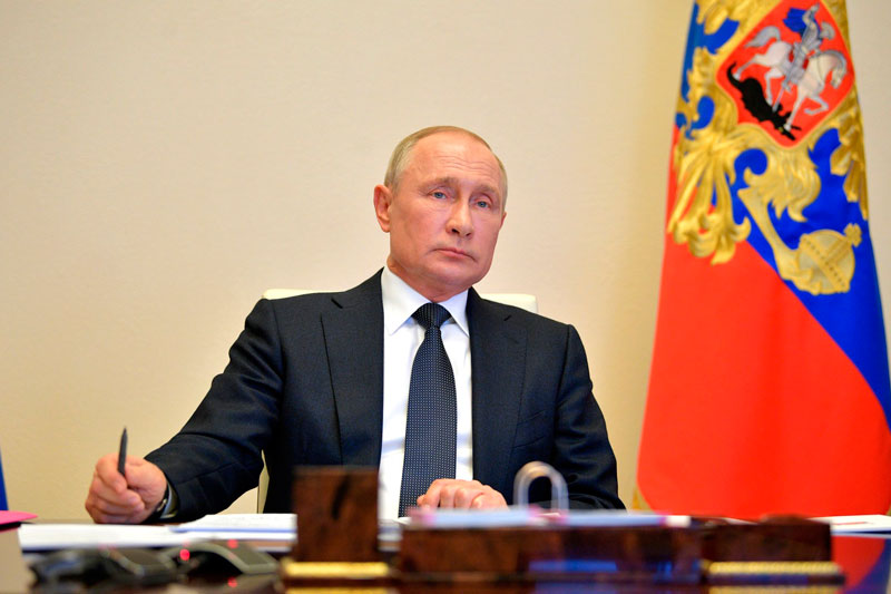 Путин рассмотрит вопрос о возможности продления нерабочих дней