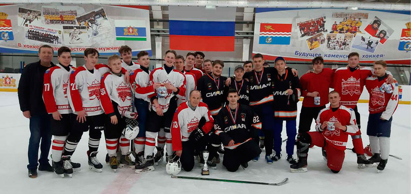 В Каменске-Уральском завершилось первенство города по хоккею. Победила «молодежка» «Синары»