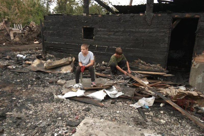 Из-за особенностей законодательства каменские погорельцы боятся переезжать в квартиру, предоставленную мэрией — могут потерять детей