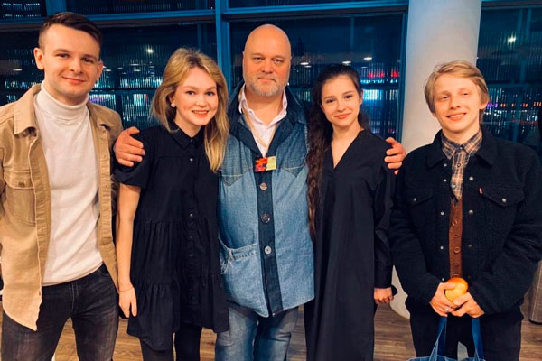 На Московском Международном кинофестивале вручили награду за лучшую режиссуру фильма, в котором «засветились» каменские артисты