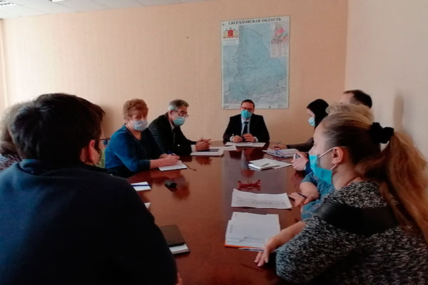 «На маршруте три автобуса из десяти». В мэрии объяснили, почему в Каменске-Уральском участились проблемы с поломками и нехваткой автобусов