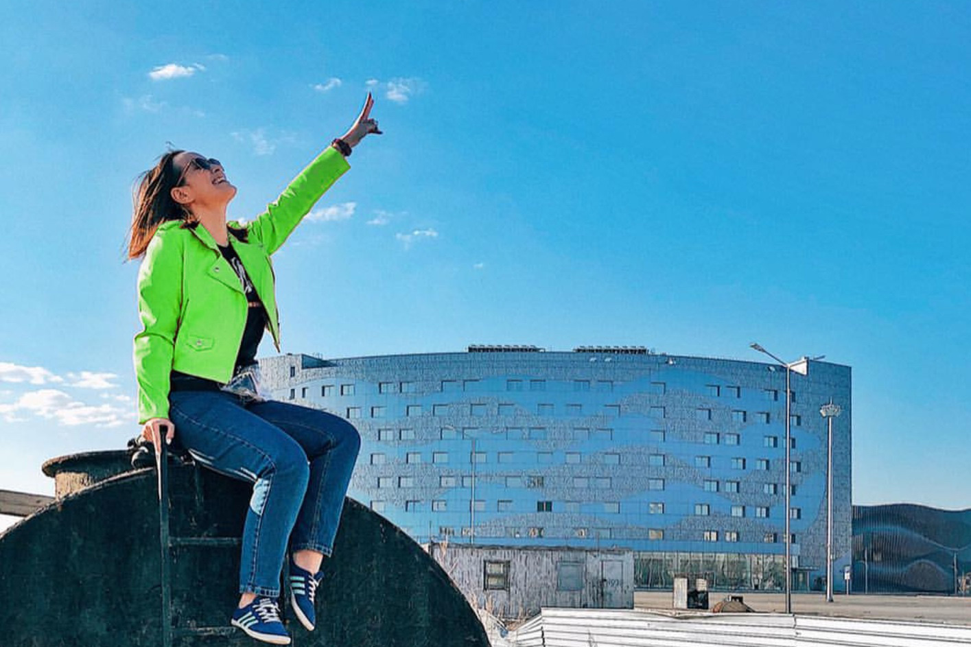 Весной цвет мобильного настроения уральцев – синий