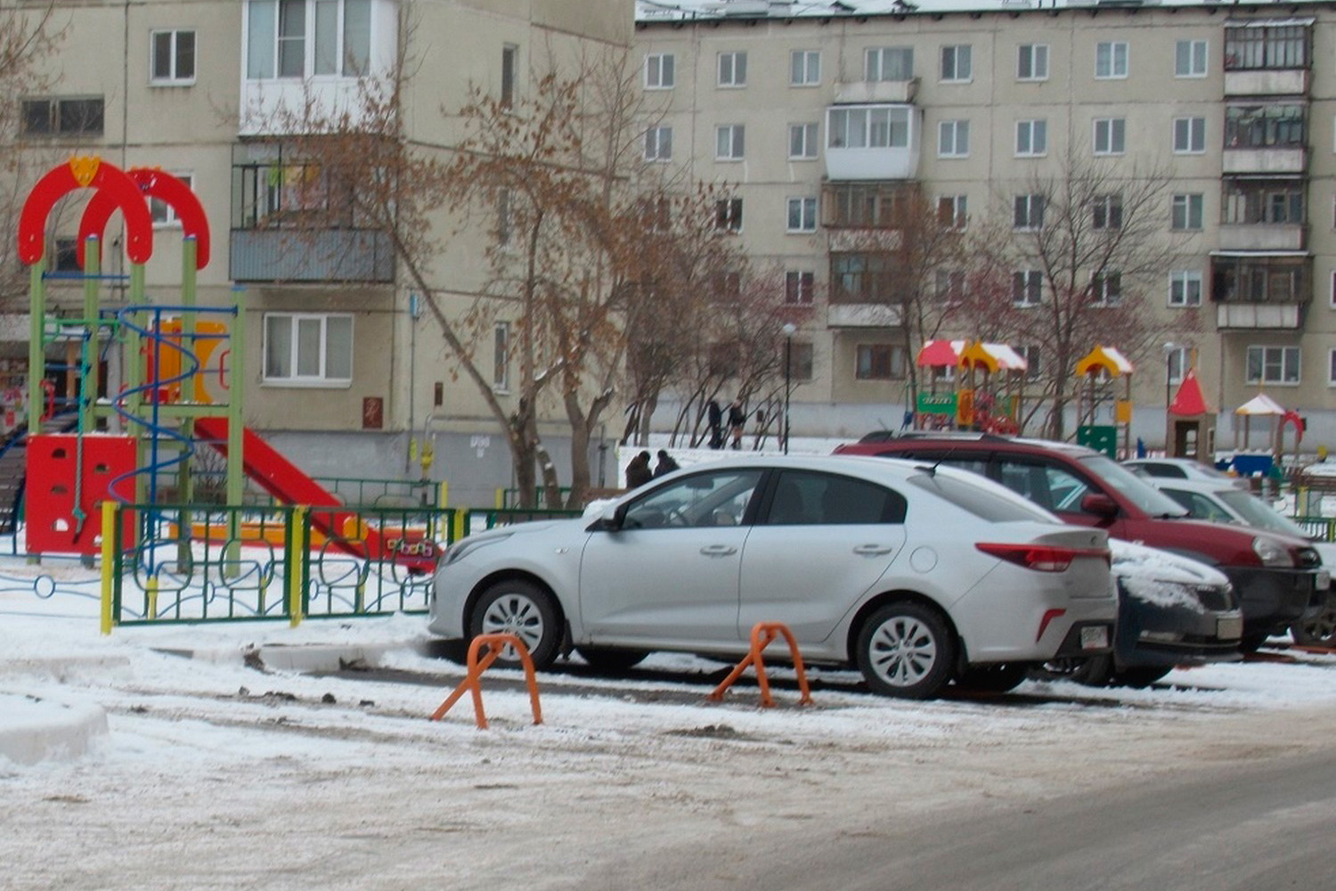 В Каменске-Уральском утвердили новое Положение по парковкам на территории города. Почему с ним полезно ознакомиться автомобилистам?
