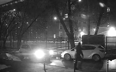 Мужчина избил молотком женщину на улице, перепутав ее с женой