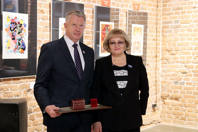 Ради собственного награждения в Заксобрании спикер думы Каменска-Уральского Пермяков рискнул принятием бюджета на 2020 год. Но успел!