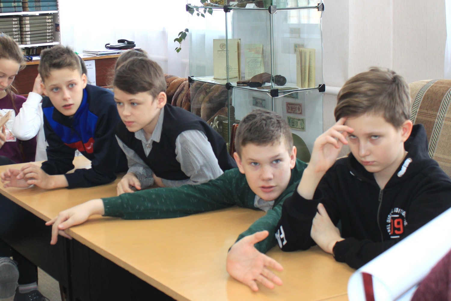 «Сюрпляс» и «маскарон» стали настоящим открытием для школьников в Каменске – необычные слова те узнали во время игры. Но это еще не все!