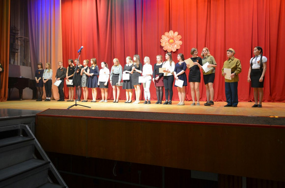 Конкурс чтецов «Мы о войне стихами говорим» собрал в ДК «Металлург» в Каменске более 70 участников — их пришлось разделить по времени