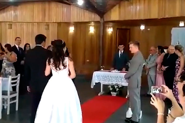 Свадебную церемонию прервали стоны из порно