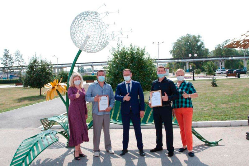 Вращающаяся планета — подставка для цветов, одуванчик — фонарь. На СинТЗ подвели итоги конкурса парковых изделий. Кто стал лучшим?