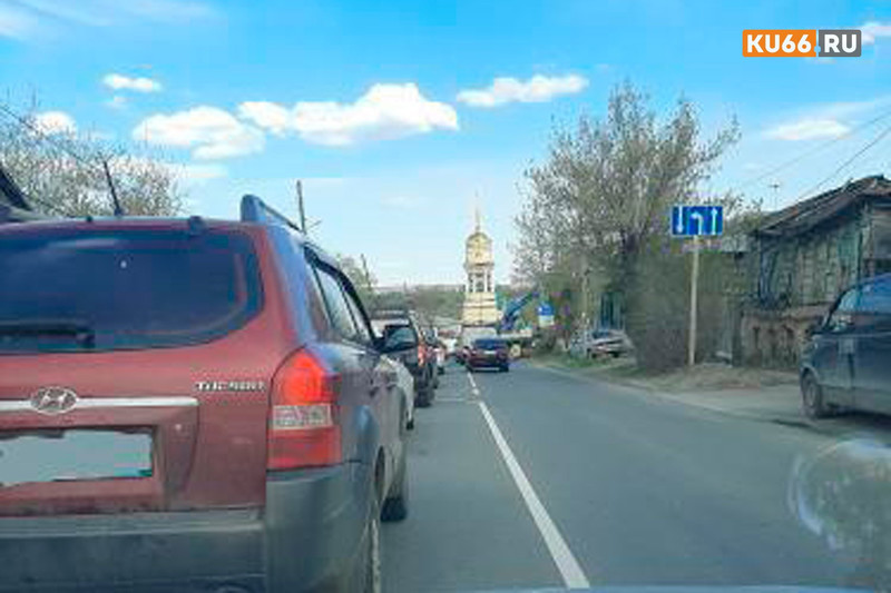 У перекрестка в Старом Каменске из-за разметки начались недовольства среди автомобилистов. «Если соблюдать, образуется огромная пробка»