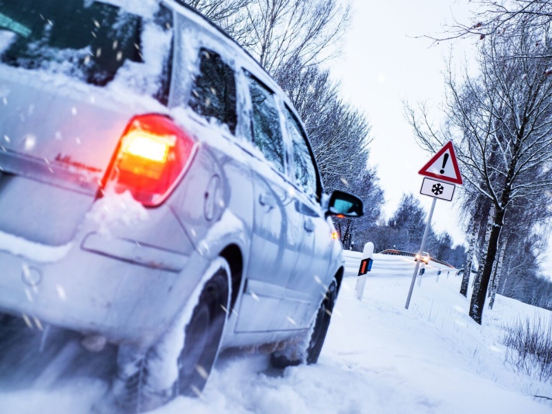 МЧС рассказало, что делать, если автомобиль заглох в мороз на трассе