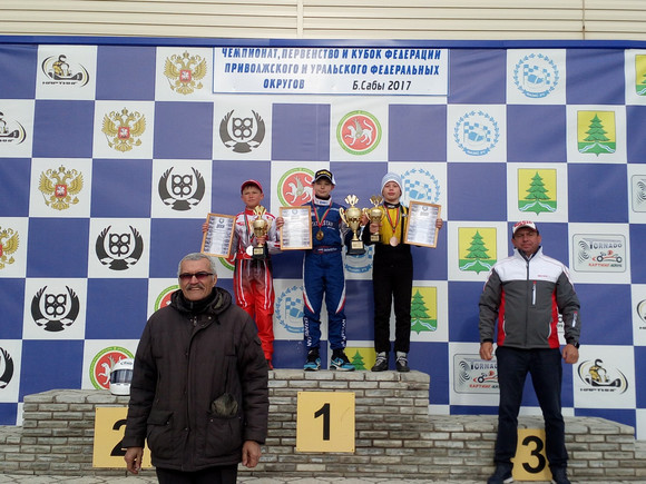 Не все зависит от мастерства пилота: картингист из Каменска-Уральского мчался за победой в очередном состязании. Стал третьим