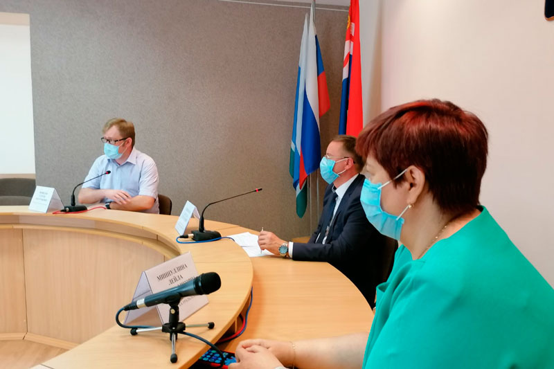 Данные оперативного штаба Каменска-Уральского: «коронавирусная» ситуация без изменений, в детсадах готовятся к ремонтам, в школах — к ЕГЭ