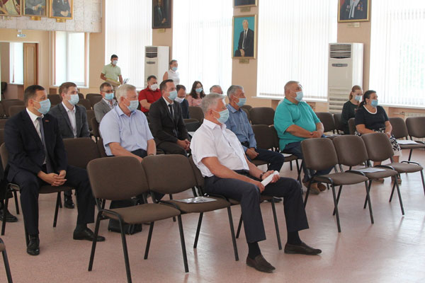 В избиркоме Каменска начали регистрировать претендентов на кресла депутатов гордумы из числа парламентских партий. Кто стал первым?