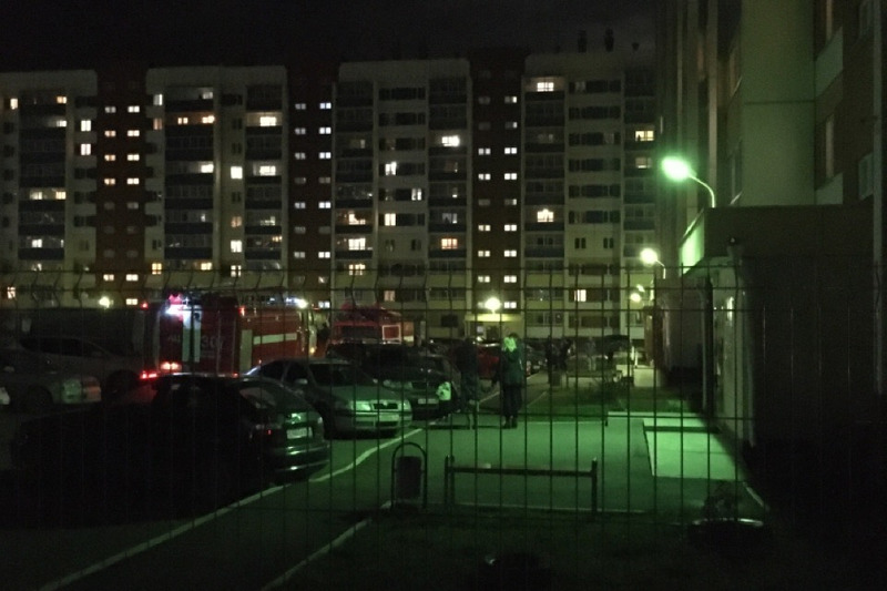 В субботу вечером в десятиэтажке на бул. Комсомольский в Каменске-Уральском вспыхнул пожар в квартире. К счастью, потушили быстро
