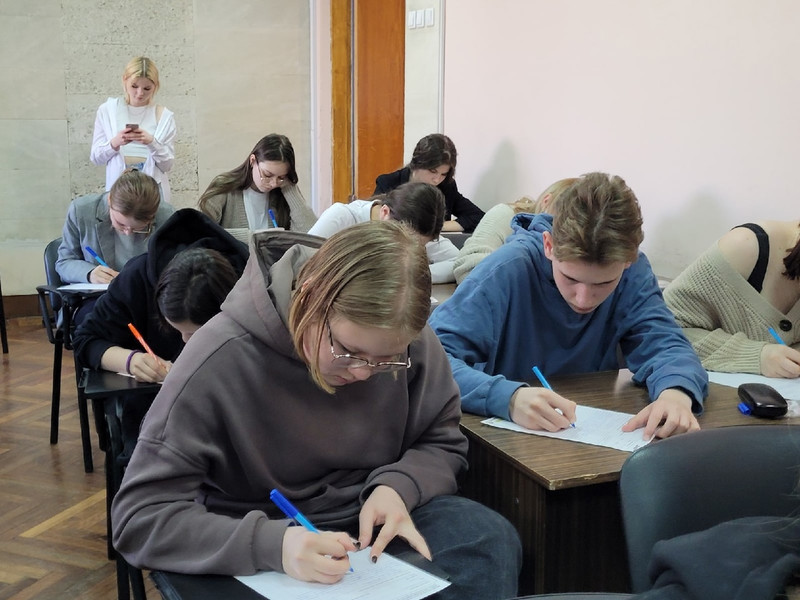 Жители Каменска-Уральского написали Тотальный диктант