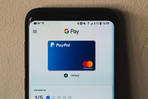 Пять российских банков отключают от ApplePay и GooglePay