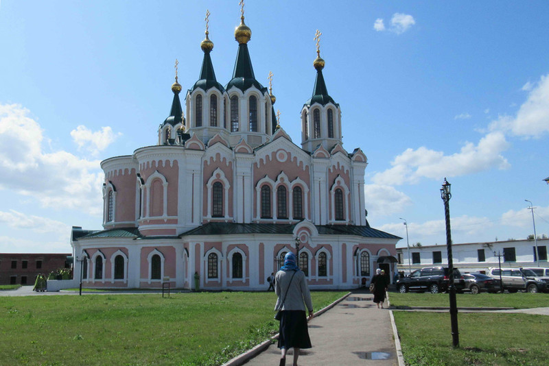 «Поездка запомнится, это точно». Мэр Каменска-Уральского и несколько чиновников отправились в монастырь — обсуждали привлечение туристов
