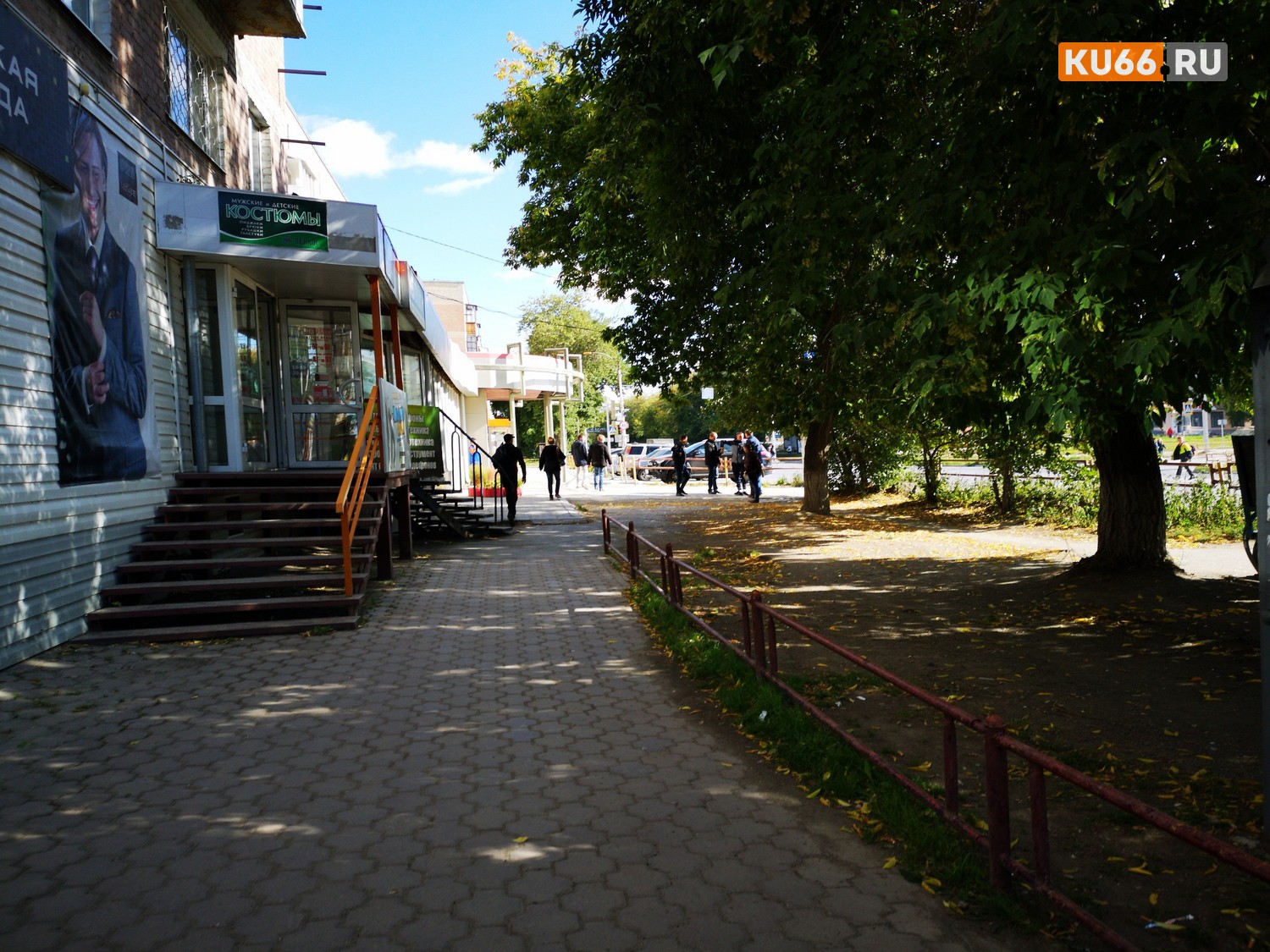 Почти рядом с домом на Алюминиевой, где нашли убитую девочку в Каменске-Уральском, полицейские скрутили мужчину Почти рядом с домом на Алюминиевой, где нашли убитую девочку в Каменске-Уральском, полицейские скрутили мужчину