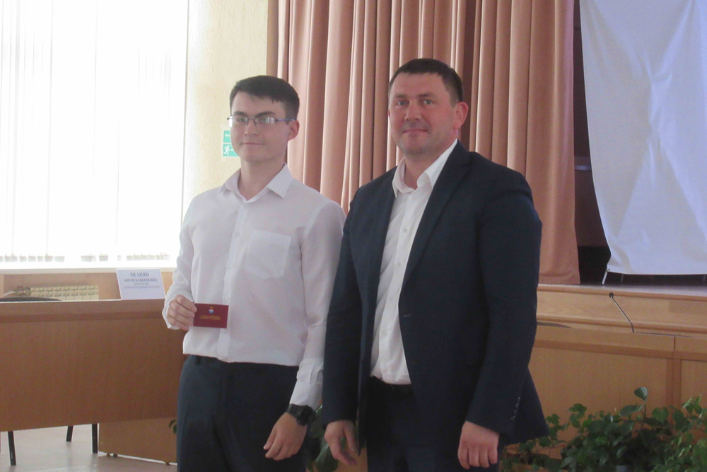 Молодежь, мечтающая осесть во властных кабинетах, будет дублировать мэра Каменска-Уральского и всех ключевых чиновников и учиться у них