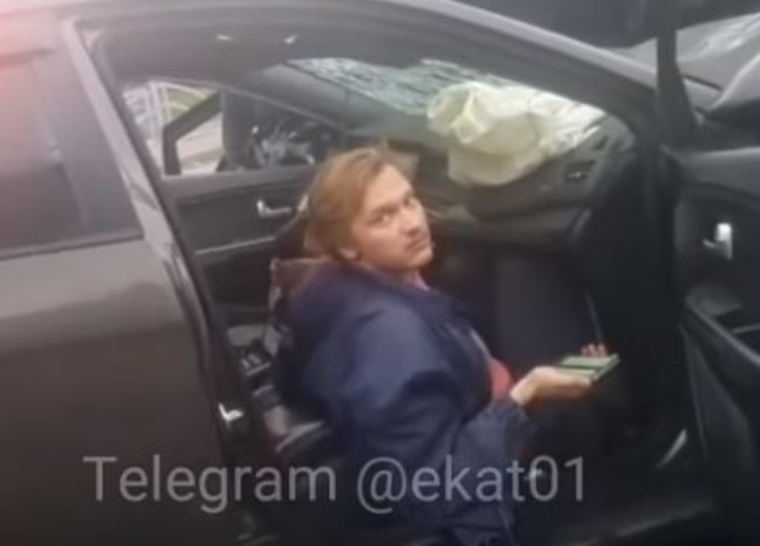 «Бутылки, таблетки»: журналисты нашли квартиру участника смертельного ДТП с такси в Екатеринбурге