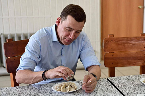 Перед выборами губернатор пиарится на любой громкой теме. В этот раз Куйвашева порадовал День металлурга в Каменске!