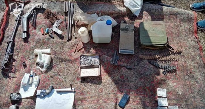 ФСБ задержала свердловчанина с тайным арсеналом — оружие, взрывчатка и самоделки | ФСБ ликвидировала мастерскую по производству оружия на Урале