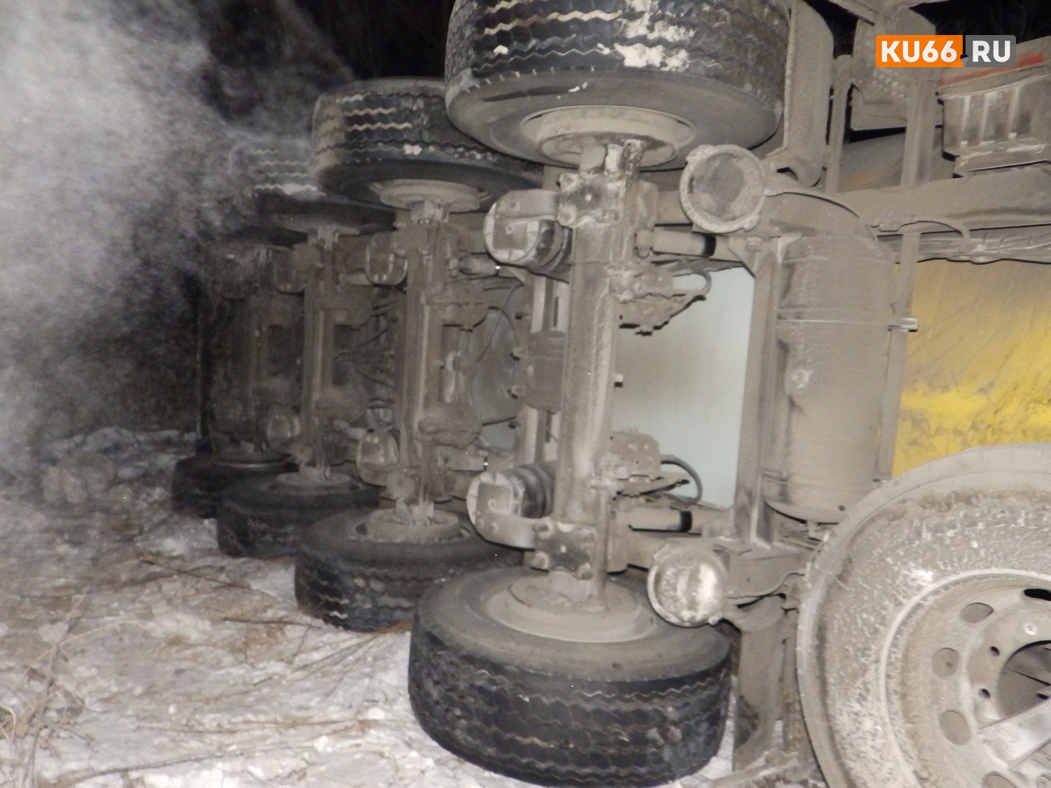 Срочно! Перекрыта трасса «Южный обход» под Каменском-Уральским – экстренные службы начинают вытаскивать цистерну с метаном