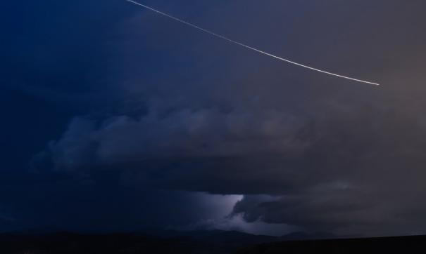 Над Свердловской областью пролетел метеорит — глубокой ночью его видели и в небе над Каменском-Уральским. А вот Екатеринбургу не повезло!