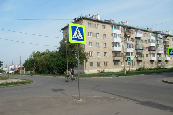 Пешеходник без светофора появится на перекрестке 4-й Пятилетки и Белинского в Каменске-Уральском. Водители здесь даже не притормаживают...