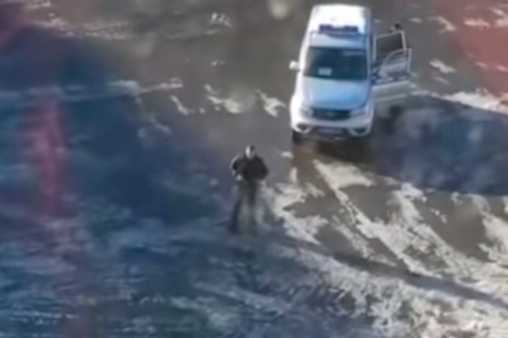 Российскую чиновницу уволили за предложение «чпокнуть» пенсионера дротиком. ВИДЕО