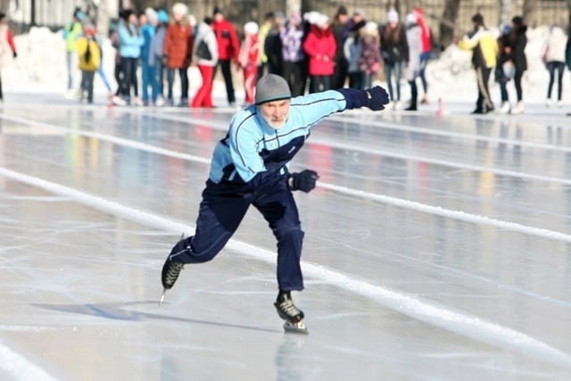 В Каменске-Уральском в поселке Трубный заработал каток