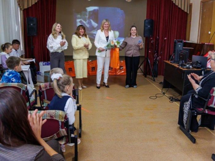 Собрали в школу и оплатили танцы: как синарские трубники помогли детям к 1 сентября | На СинТЗ провели акцию «Собери ребёнка в школу» — помощь детям из реабилитационных центров