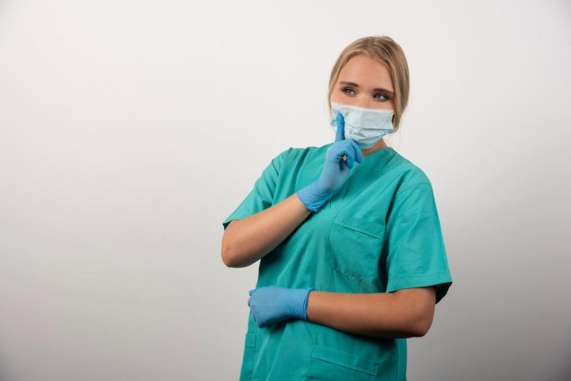 Курьером аферистов стала медсестра в Екатеринбурге — женщина забрала у пенсионера 1 млн рублей | Медсестра из Екатеринбурга стала дроппером и забрала у пенсионера 1 млн рублей