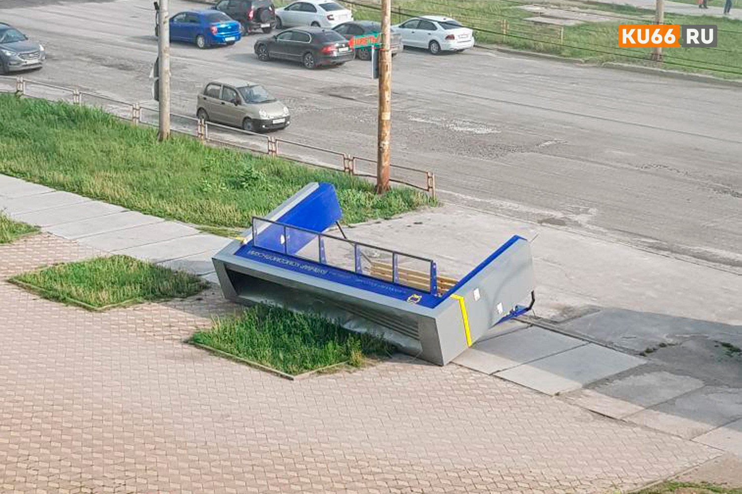 Ветер ломал кроны деревьев, срывал крыши, разметал конструкции: как Каменск-Уральский пережил жуткую непогоду с ураганным ветром