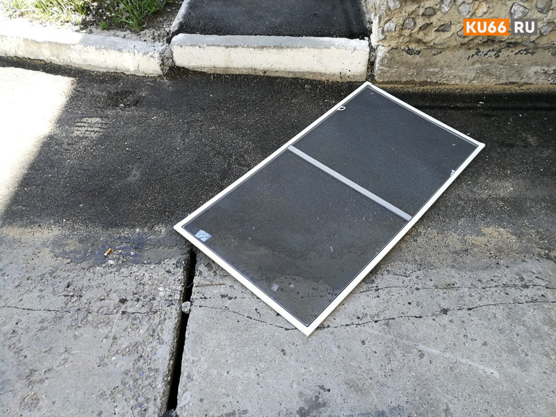 В Каменске-Уральском завёлся похититель москитных сеток В Каменске-Уральском завёлся похититель москитных сеток