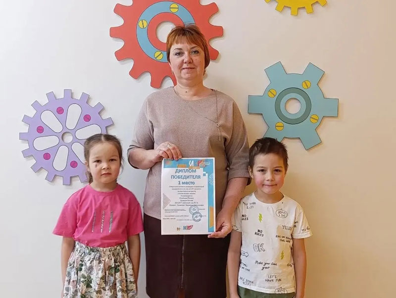 Юные инженеры из Каменска-Уральского удивили жюри интерактивной сказкой | Дошкольники из Каменска-Уральского создали интерактивную сказку и стали победителями