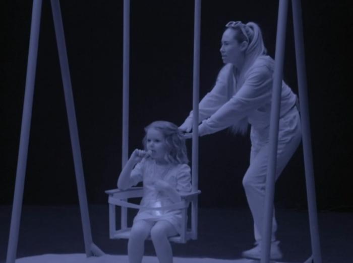 «Выпустите меня. Я больше не могу»: звезда «Уральских пельменей» два дня выживала в полной темноте | Звезда «Уральских пельменей» Илана Дылдина приняла участие в телешоу «В темноте»