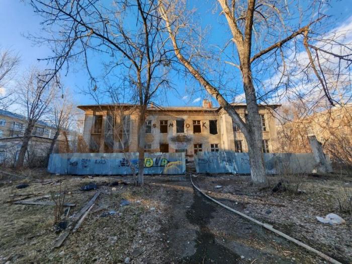 Заброшенный детский сад на Жуковского снова горит: кто стоит за поджогами? | Пожар в заброшенном детском саду на Жуковского: история повторяется