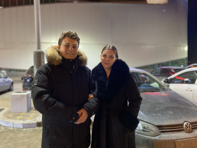 Молодая пара застряла в холод на трассе под Каменском-Уральским — им помогли инспекторы | На уральской трассе ночью в мороз застряла молодая пара