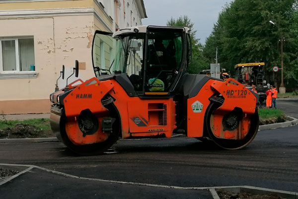 "Были недоделки". После требований мэра и директора УГХ Каменска-Уральского рабочие переделали подходы к дому по ул. Попова