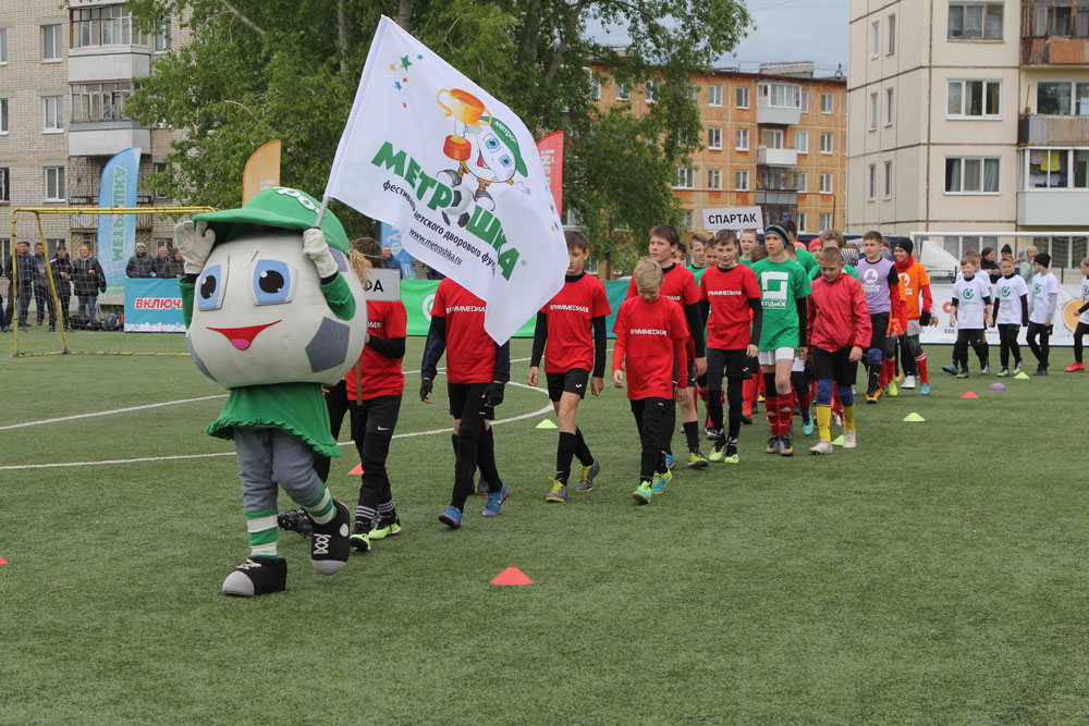 «Много ребят занимается футболом»: в Каменске начался фестиваль «Метрошка» для любителей пинать мяч. Вице-мэр когда-то стоял на воротах «Много ребят занимается футболом»: в Каменске начался фестиваль «Метрошка» для любителей пинать мяч. Вице-мэр когда-то стоял на воротах