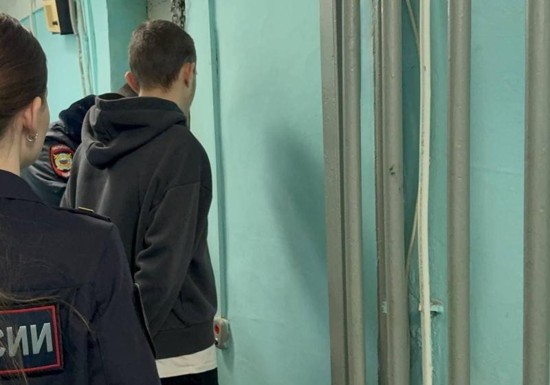 Сосед по коммуналке украл у каменской девушки шубу и велосипед | Кража в коммуналке Каменска-Уральского: сосед украл шубу и велосипед у соседки