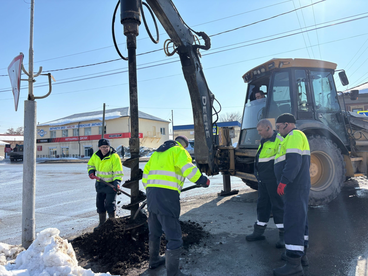 Каменск-Уральский: старый светофор на Ленина – Революционной заменят уже к четвергу | В Каменске-Уральском экстренно меняют светофор на перекрёстке Ленина – Революционная Каменск-Уральский: старый светофор на Ленина – Революционной заменят уже к четвергу | В Каменске-Уральском экстренно меняют светофор на перекрёстке Ленина – Революционная