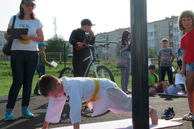 «Каждый постарался сделать за 60 секунд максимум». Полсотни желающих сдавали нормативы ГТО в Каменске-Уральском, испытывая свои силы