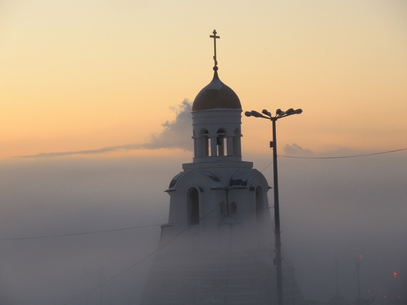 Весь день каменцы недоумевают, откуда в городе туман. Объяснение довольно простое. Рассказываем, почему на улицах дымка