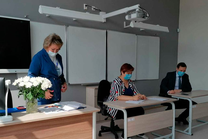 Детсады и школы оценивают десятки специалистов в Каменске-Уральском: перед новым учебным годом делают упор на средства защиты от инфекции