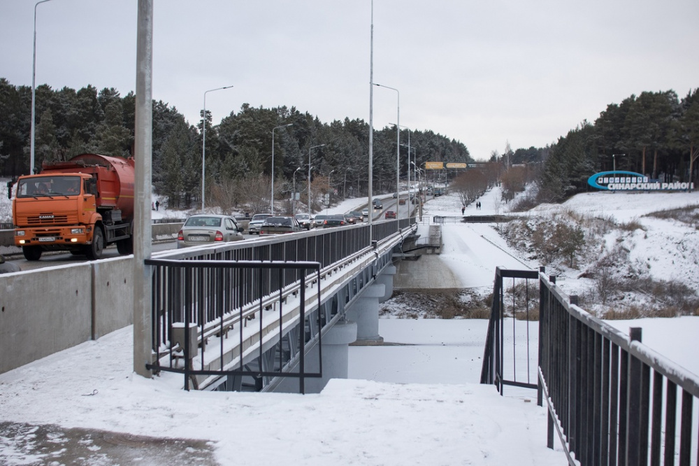 Каменск-Уральский продолжает готовиться к строительству дублера Байновского моста | Рабочие продолжают подготовку к строительству дублера Байновского моста в Каменске