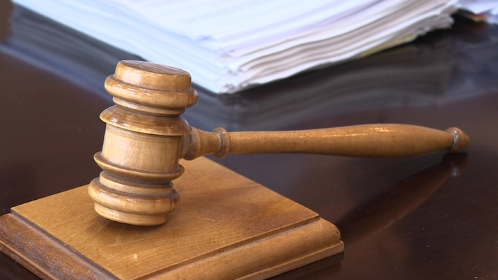 Пара, бившая годовалую девочку по голове, арестована